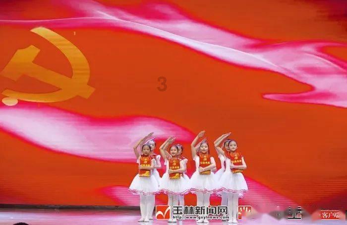 亚当玩高尔夫